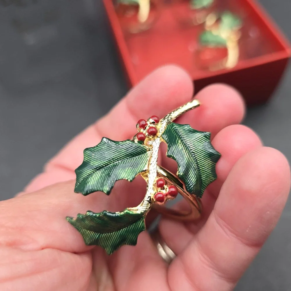 Lenox Holiday Holly Berry Napkin Rings Set of 4 Gold Tone Enamel 7156 New Box